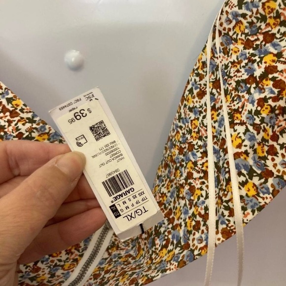 Multicolor Floral Camisole Top with Open Back XL Garage NWOT - Picture 3 of 3